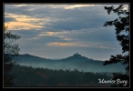 Au loin, le rocher du Dabo et sa Chapelle