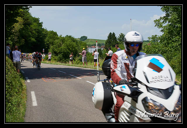 Le peloton arrive