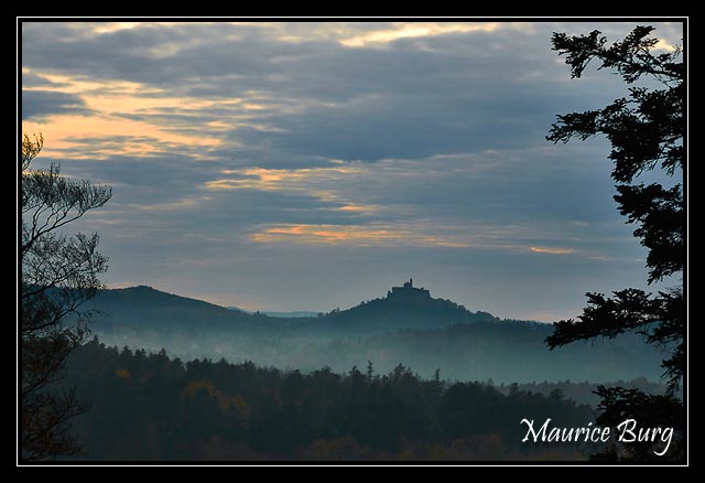 Au loin, le rocher du Dabo et sa Chapelle