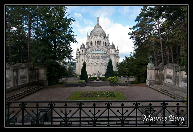 Lisieux, la Basilique Sainte Thérèse.