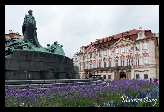 Place de la Vieille Ville, Monument Jan Hus