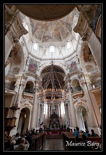 Eglise Saint Nicolas, Lieux, Place de la Vieille Ville