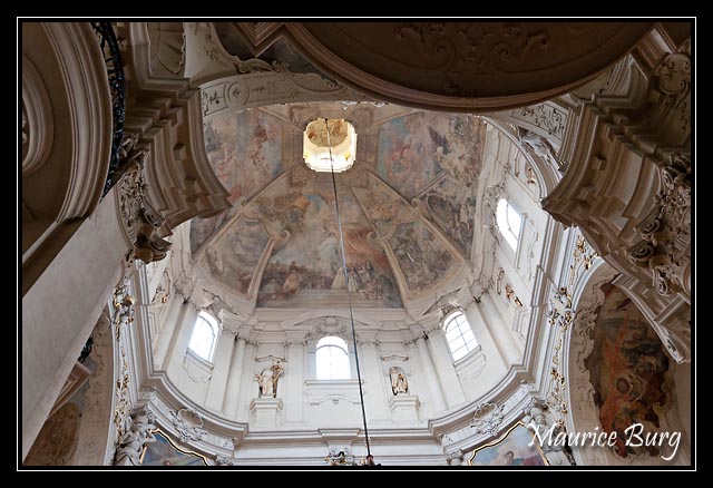 Eglise Saint Nicolas, Lieux, Place de la Vieille Ville